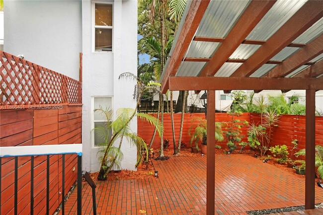 Building Photo - 3030 Bird Ave