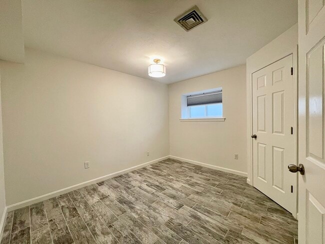 Building Photo - 196 Linwood Ave