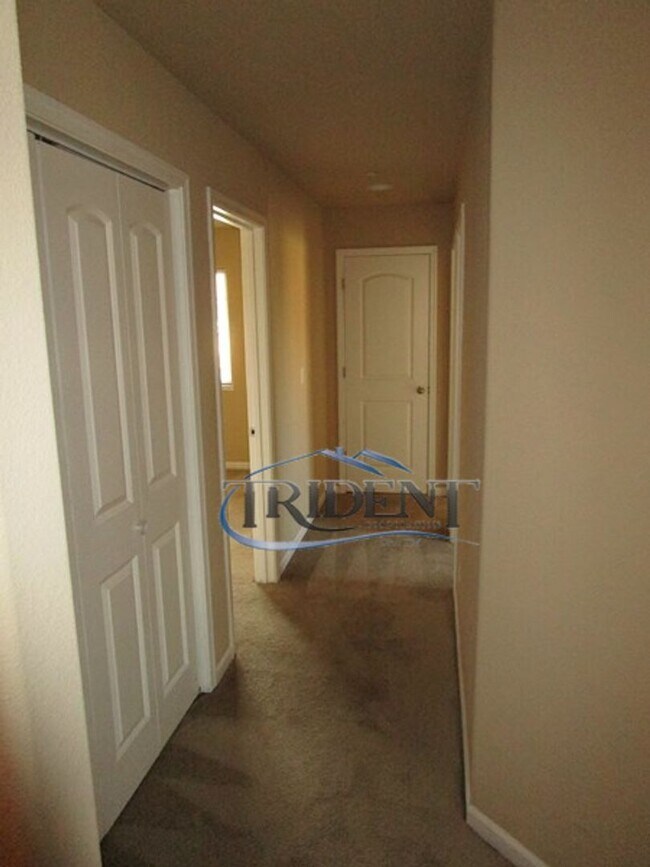 Building Photo - 406 Hetherington Cir