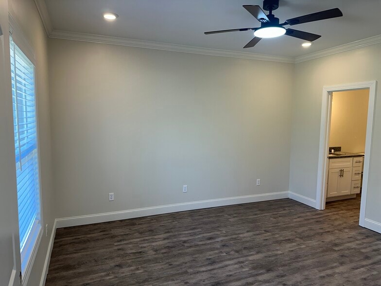 Building Photo - 191 Willowbrook Dr