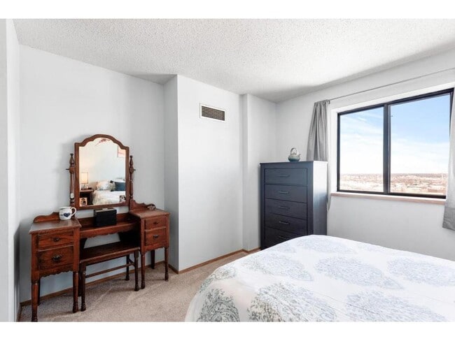 Building Photo - 78 10th St E