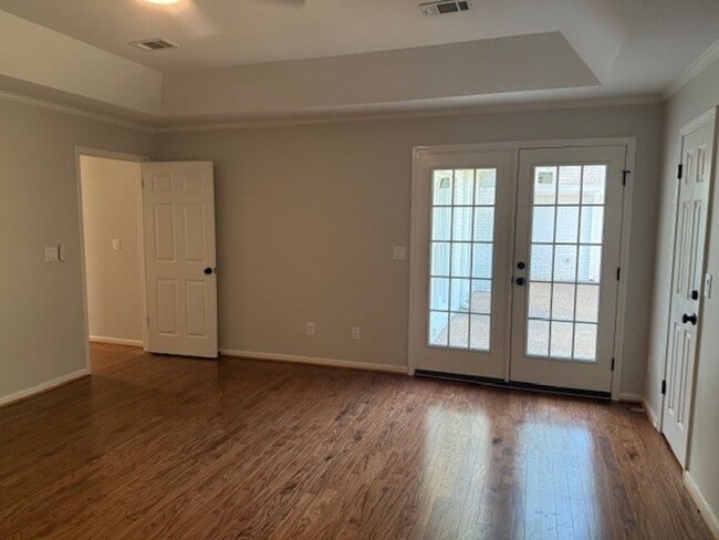 Building Photo - Beautiful 4 Bed 2.5 Bath Available Now!