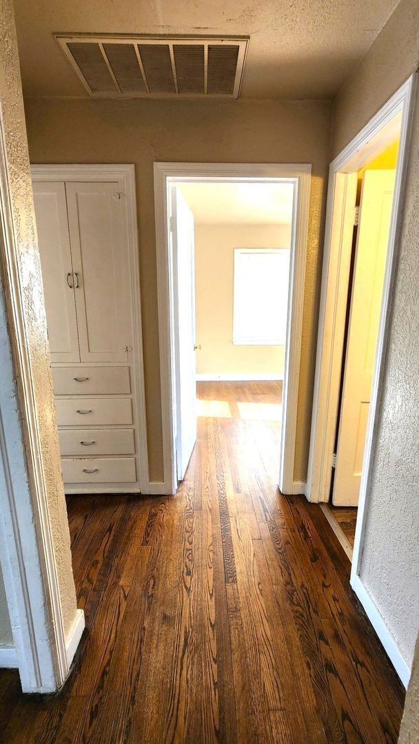 Building Photo - 2 Bed 1 Bath Tabor Sub Addn NW OKC by Fairgrounds