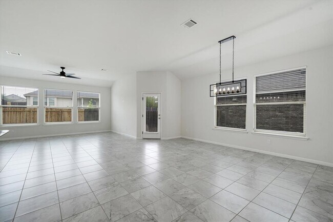 Building Photo - 117 Falkland St