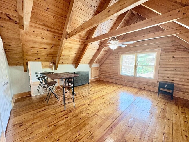 Building Photo - 413 Skyview Dr