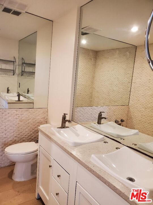 Building Photo - 10751 Wilshire Blvd