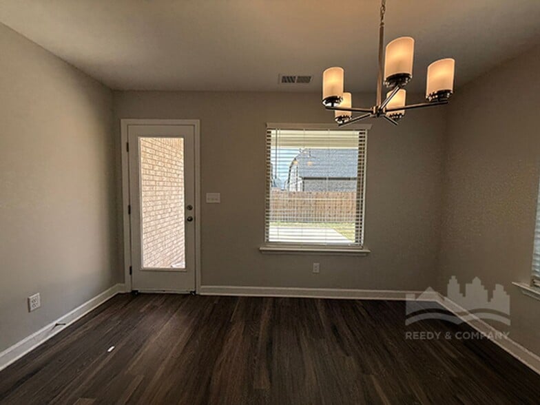 Building Photo - 40 Blue St