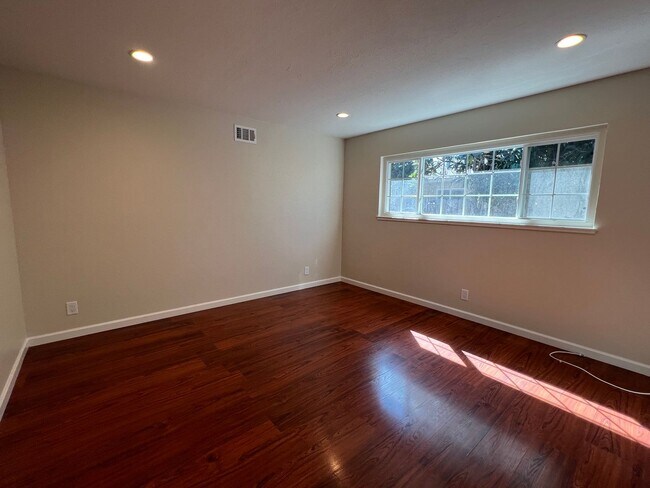 Building Photo - Blacow home for rent! $4000