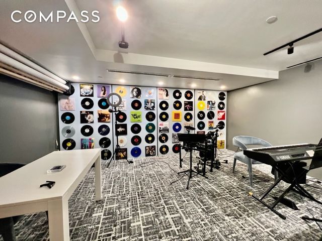 Building Photo - 46-30 Center Blvd