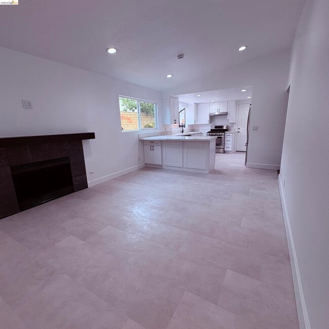 Building Photo - 1101 Hourglass Pl