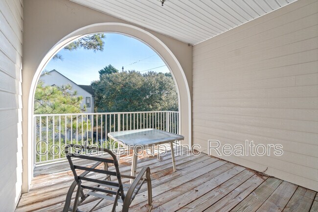Building Photo - 2212 Lesner Crescent