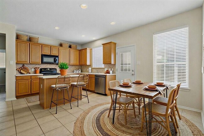 Building Photo - 125 Pine Cove