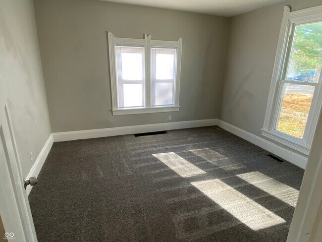 Building Photo - 510 W 5th St