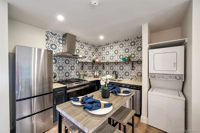 Building Photo - Chic & Cozy 1-Bed Furnished Retreat in the Heart of Denver's Madrid District!