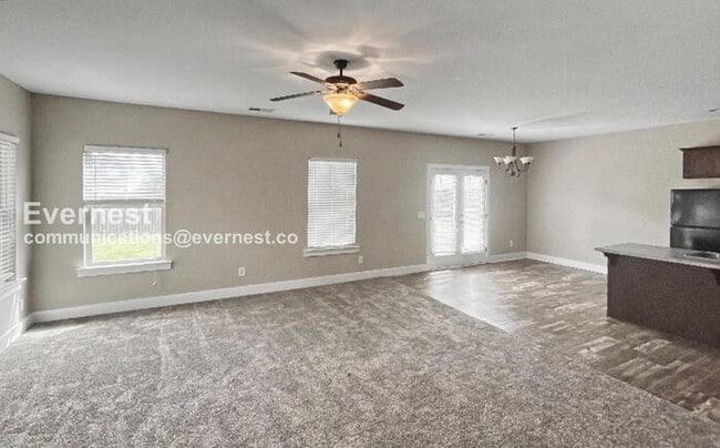 Building Photo - 4 Bed, 2.5 Bath Home with Garage / Pet-Friendly / Available Now!