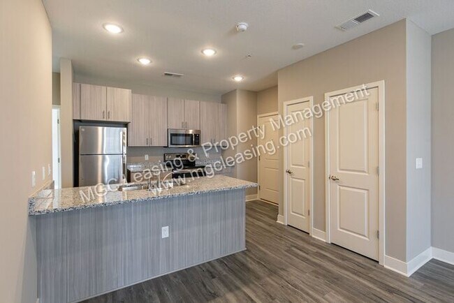 Building Photo - 1 Bedroom Luxury Apartment in the Northland of KCMO