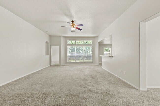 Building Photo - Open Living, Great Layout, Prime Location