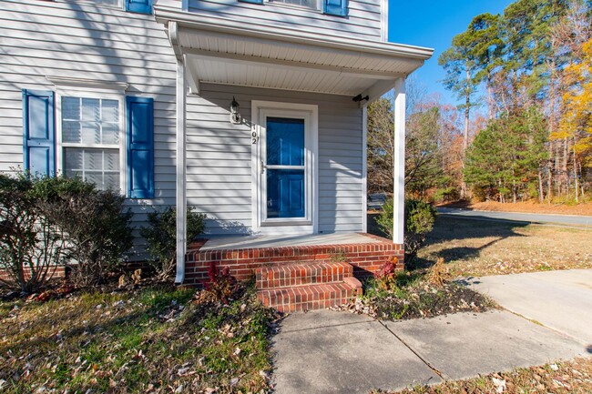 Building Photo - Charming 3-Bed, 2.5-Bath Home with New Roo...