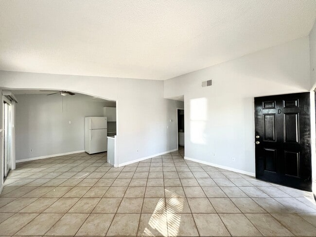 Building Photo - 5096 Spencer St