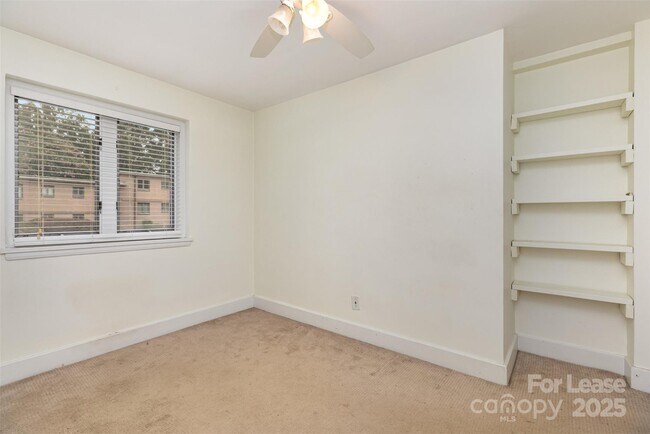 Building Photo - 2441 Vail Ave