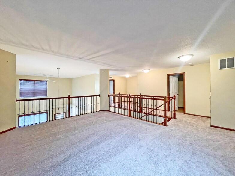 Building Photo - 9500 Declaration Dr