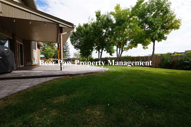 Building Photo - Lovely 4 Bedroom Home Golden!!