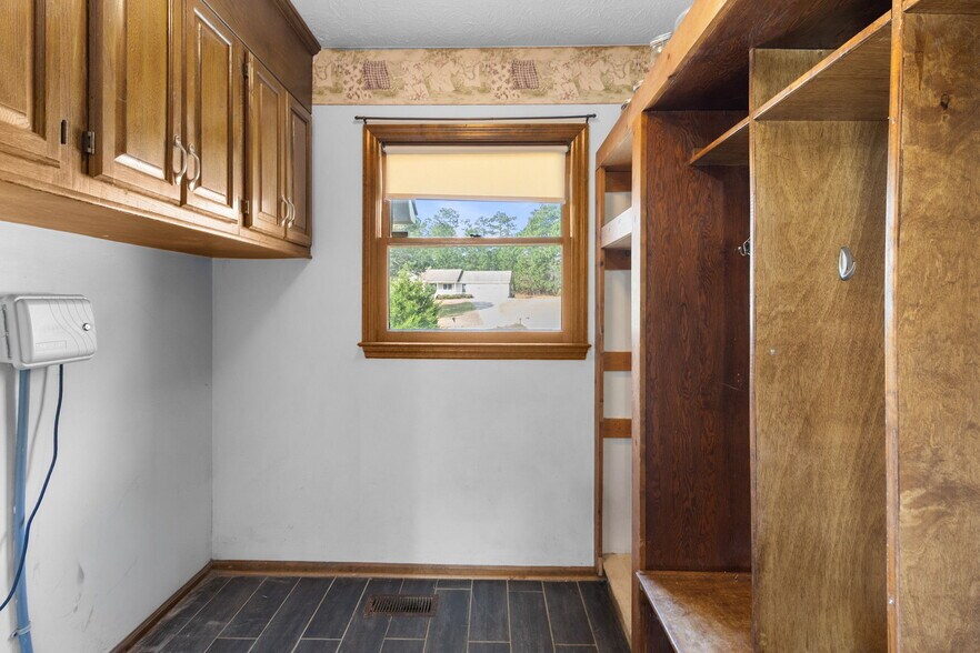 Building Photo - 7666 Wilkins Dr