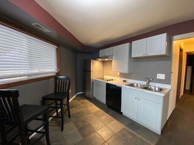 Building Photo - 2 Bedroom 1 Bath in The Dalles