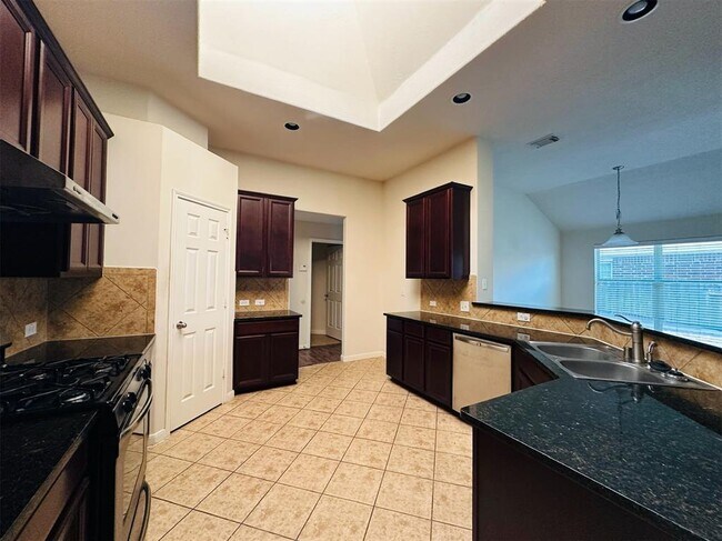 Building Photo - 6018 Twin Creek