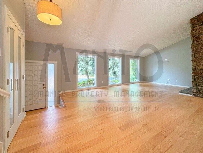 Building Photo - *COMING SOON* Entertainer's Delight - Spra...