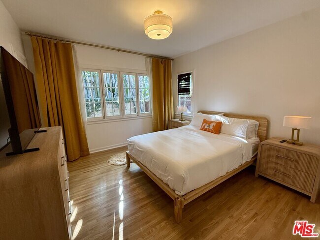 Building Photo - 951 N Martel Ave