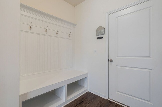 Building Photo - Move-In Ready Bogart Home with Open Layout and Private Fenced Yard