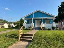 Building Photo - 623 W 40th St