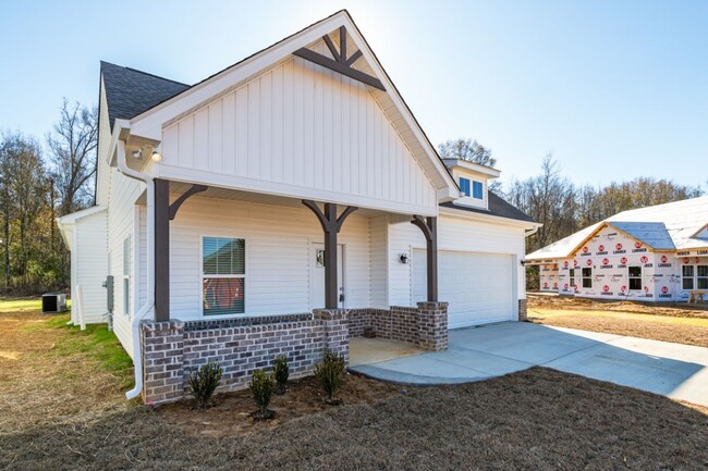 Building Photo - 4287 Al Deric St Tuscaloosa, AL 35401