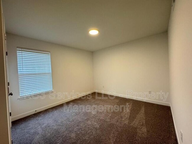 Building Photo - 3722 SW Knoxville Ct