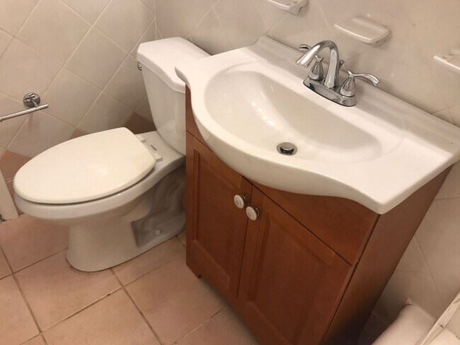 Building Photo - Miami Beach Home with a Pool!