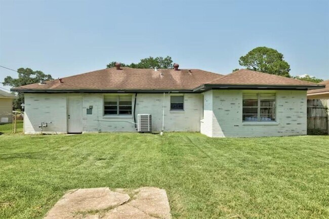Building Photo - 3606 Yosemite St