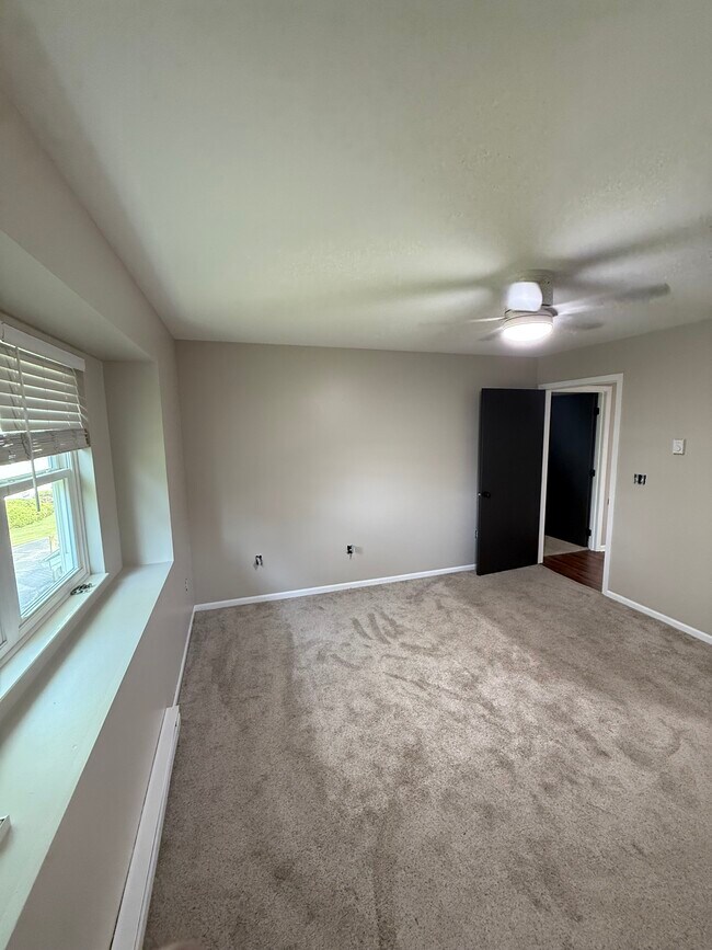 Building Photo - 514 Root Ave