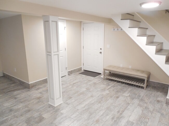 Building Photo - 166 Totten Pond Rd