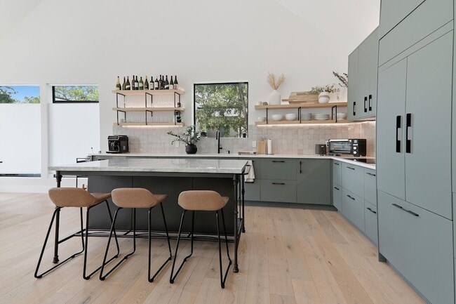 Building Photo - 201 Kahana Ln