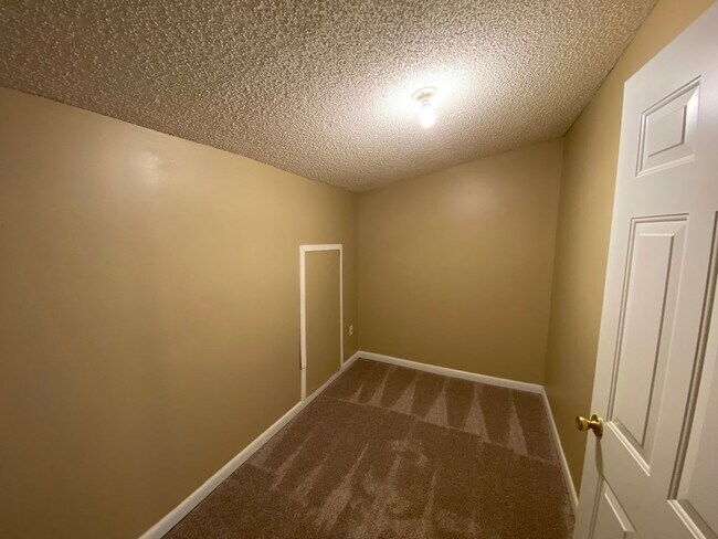 Building Photo - 5422 Waverly Lynn Ln
