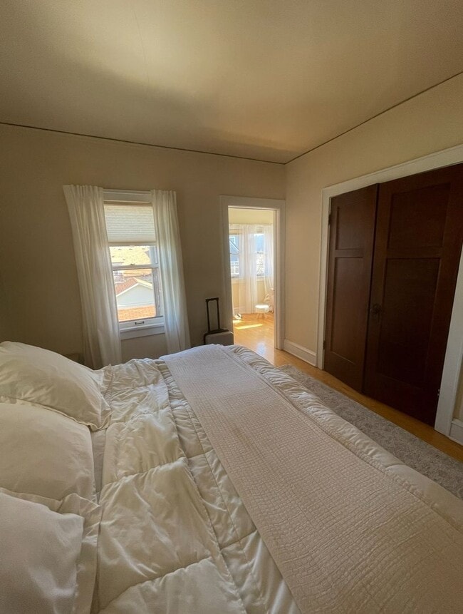 Building Photo - 3822-3824 N Maryland Ave.