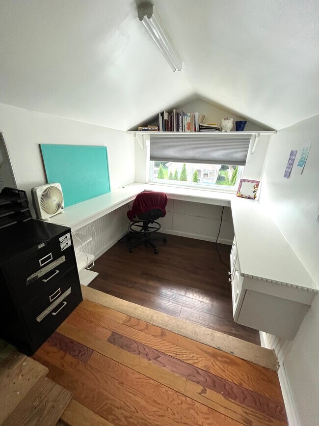 Building Photo - 1706 Mary St