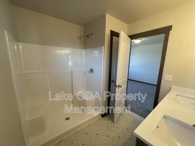 Building Photo - 12397 N Cavanaugh Dr