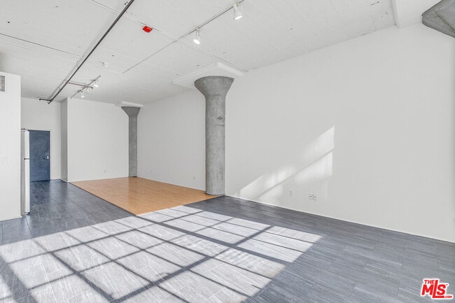 Building Photo - 420 San Pedro St