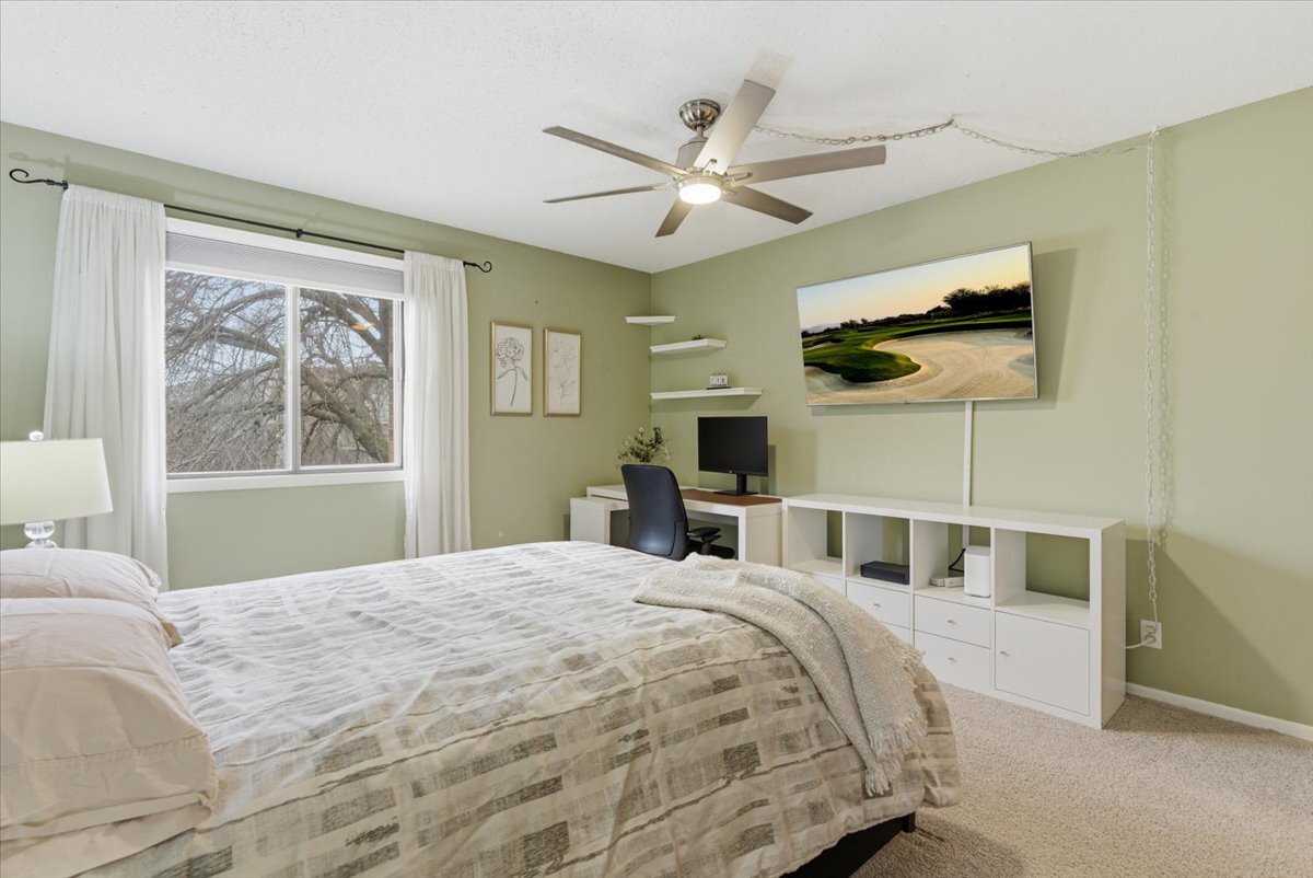 Building Photo - 10451 Greenbrier Rd