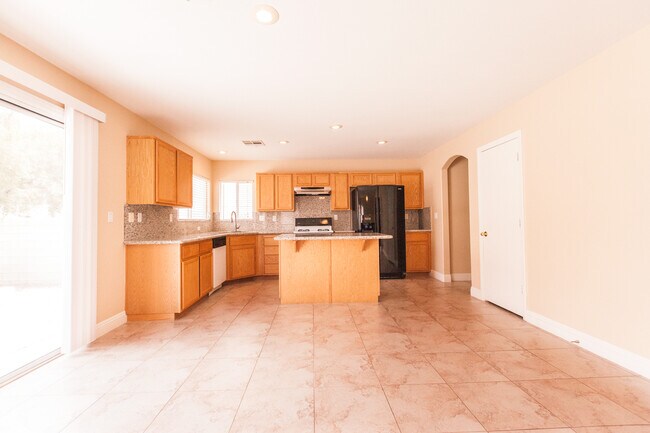 Building Photo - Beautiful 2 Story 4 Bedroom home