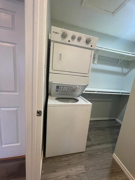 Building Photo - 307 E Mitchell St