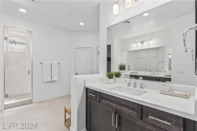 Building Photo - Modern 6Bedroom Desert Oasis with Strip & ...