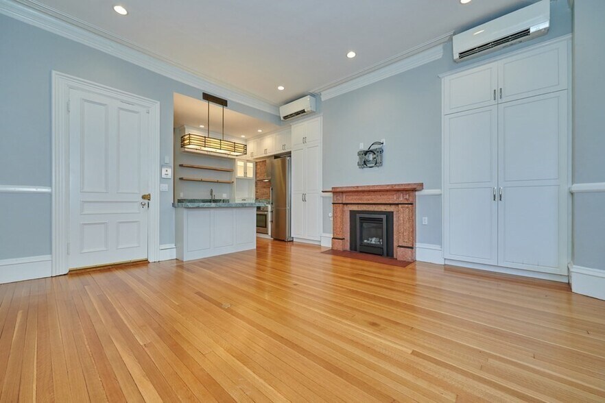Building Photo - 313 Marlborough St